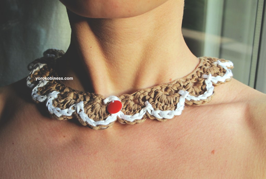 indossato su un top a fascia